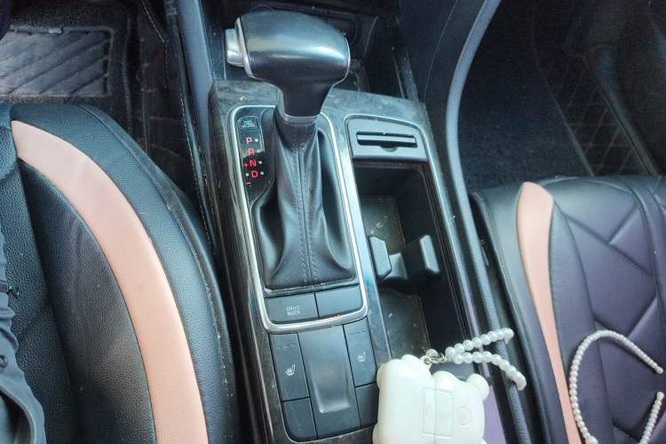 Used Kia K5 2016 2.0L Automatic LUX Gear Lever