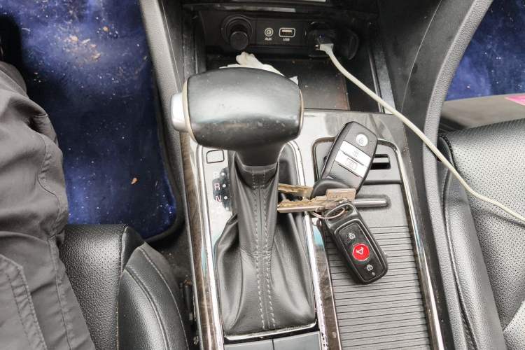 Used Kia K5 2016 1.6T Automatic LUX Gear Lever