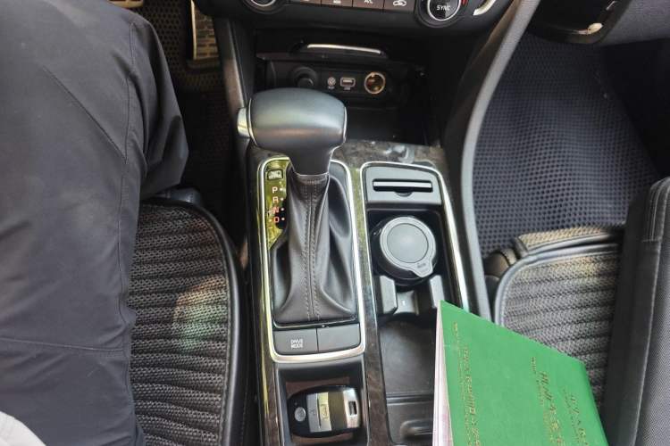 Used Kia K5 2016 1.6T Automatic LUX Gear Lever