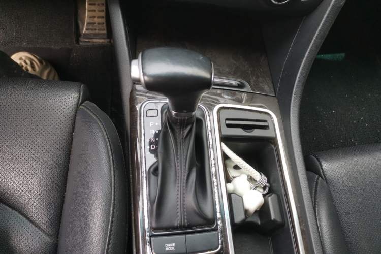 Used Kia K5 2016 2.0L Automatic LUX Gear Lever
