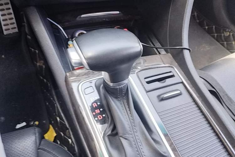 Used Kia K5 2016 1.6T Automatic LUX Gear Lever