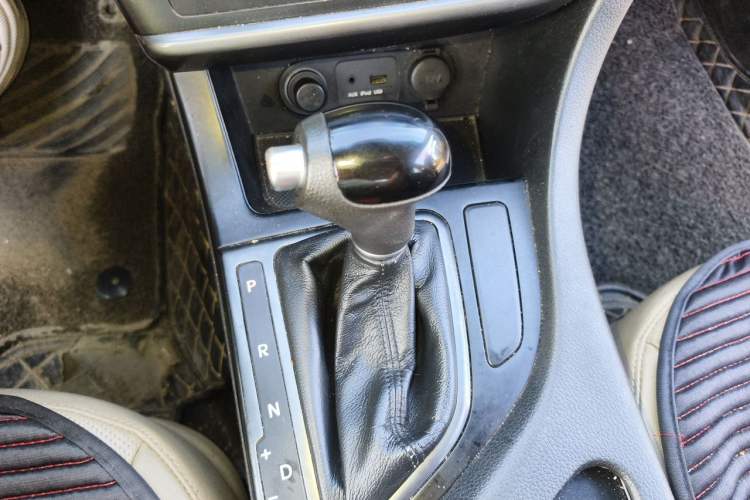Used Kia K5 2016 2.0L Automatic GL Gear Lever