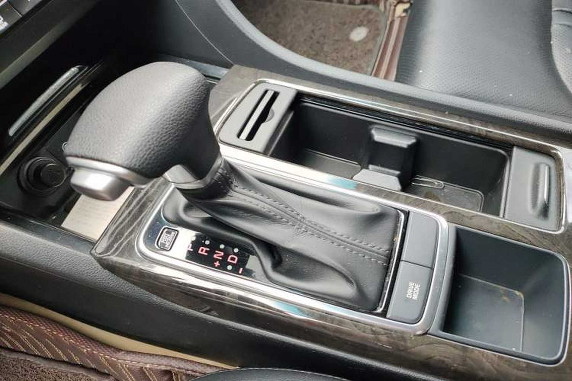 Used Kia K5 2016 2.0L Automatic GLS Gear Lever