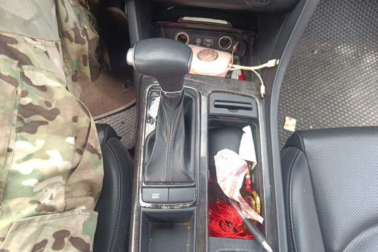 Used Kia K5 2016 2.0L Automatic GLS Gear Lever