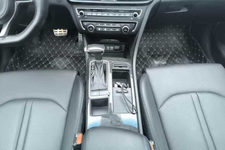 Used Kia K5 2016 1.6T Automatic LUX Gear Lever
