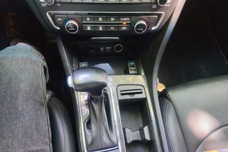 Used Kia K5 2016 1.6T Automatic LUX Gear Lever