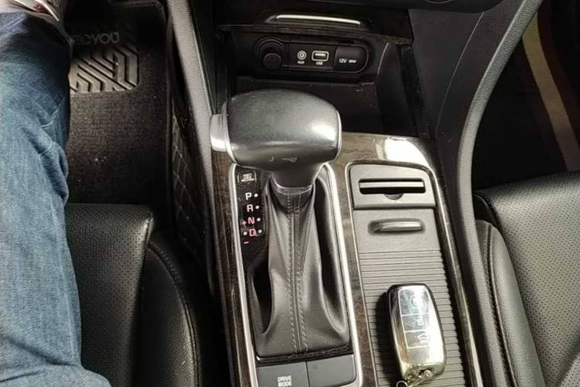 Used Kia K5 2016 1.6T Automatic LUX Gear Lever