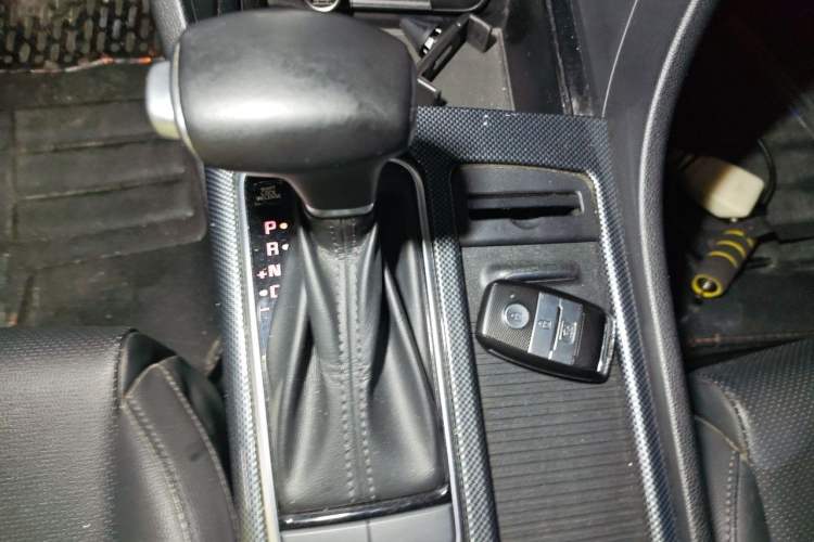 Used Kia K5 2016 1.6T Automatic LUX Gear Lever