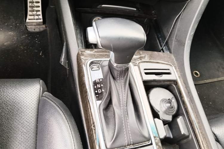 Used Kia K5 2016 1.6T Automatic LUX Gear Lever
