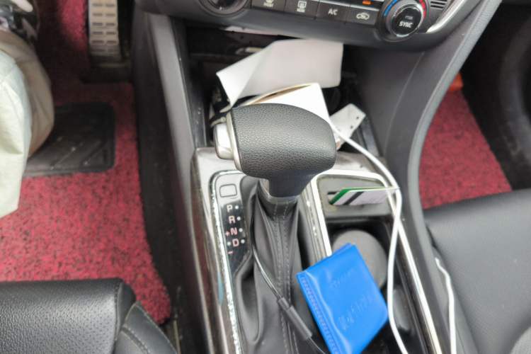 Used Kia K5 2016 2.0L Automatic GLS Gear Lever