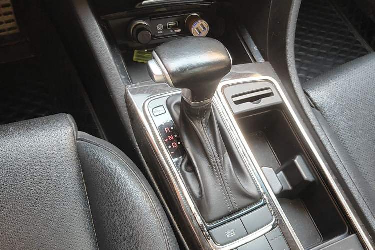 Used Kia K5 2016 2.0L Automatic LUX Gear Lever