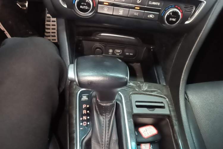 Used Kia K5 2016 1.6T Automatic LUX Gear Lever