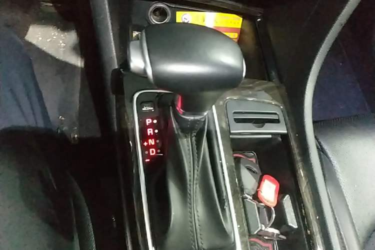 Used Kia K5 2016 1.6T Automatic LUX Gear Lever