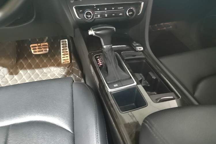 Used Kia K5 2016 1.6T Automatic LUX Gear Lever