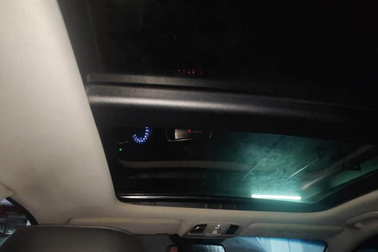 Used Kia K5 2016 1.6T Automatic LUX Headliner