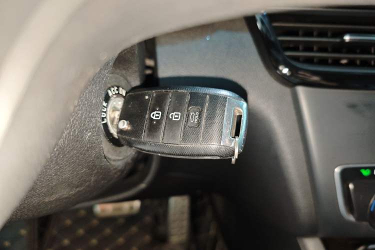 Used Kia K5 2016 2.0L Automatic GLS Interior 1