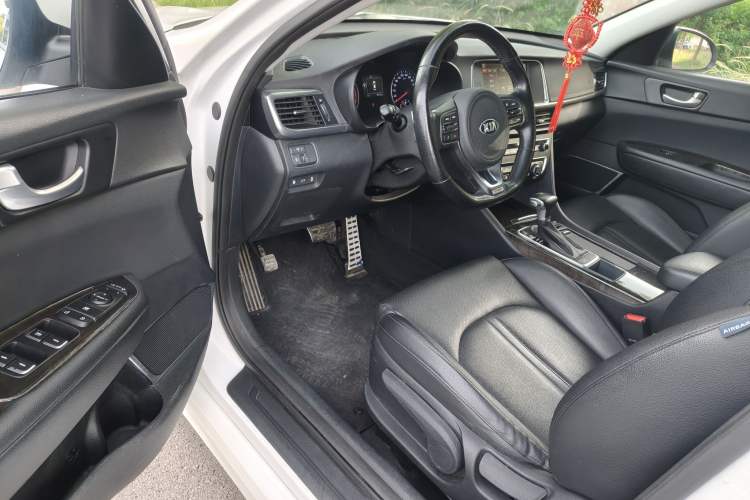 Used Kia K5 2016 1.6T Automatic LUX Interior 1