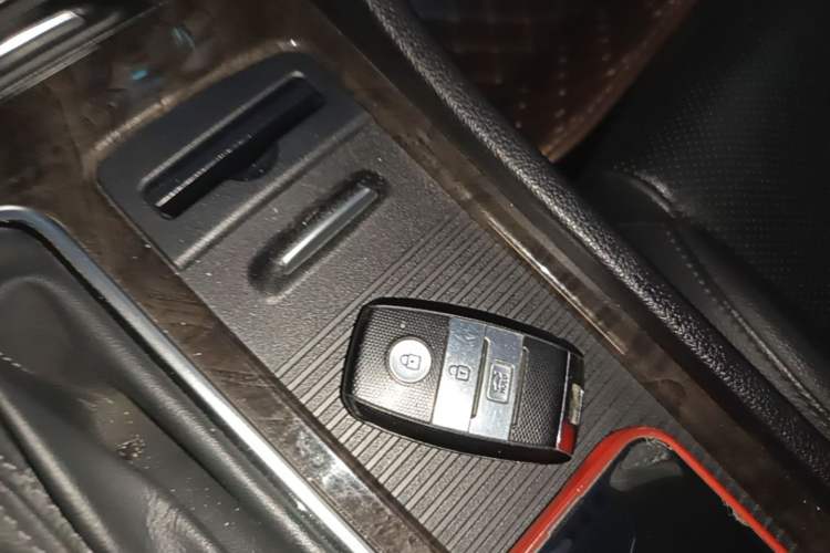 Used Kia K5 2016 1.6T Automatic LUX Interior 1