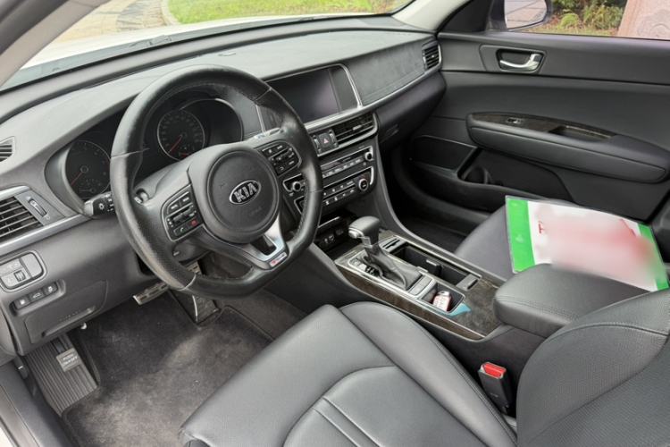 Used Kia K5 2016 1.6T Automatic LUX Interior 1