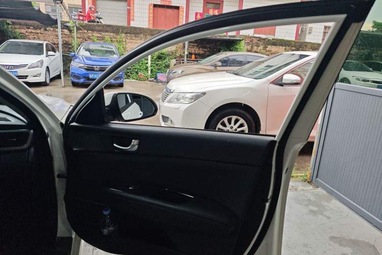 Used Kia K5 2016 2.0L Automatic GLS Interior 2