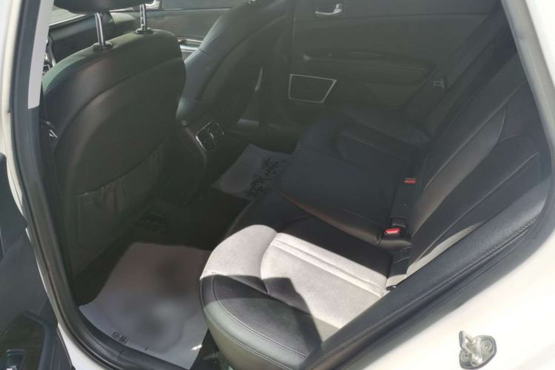 Used Kia K5 2016 1.6T Automatic LUX Interior 2