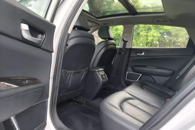 Used Kia K5 2016 1.6T Automatic LUX Interior 2
