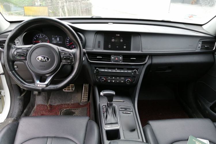 Used Kia K5 2016 1.6T Automatic LUX Interior 2