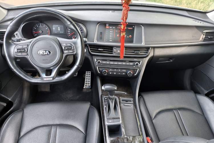Used Kia K5 2016 1.6T Automatic LUX Interior 3