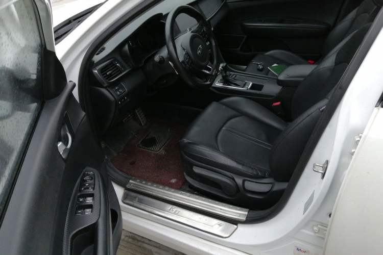 Used Kia K5 2016 1.6T Automatic LUX Interior 3