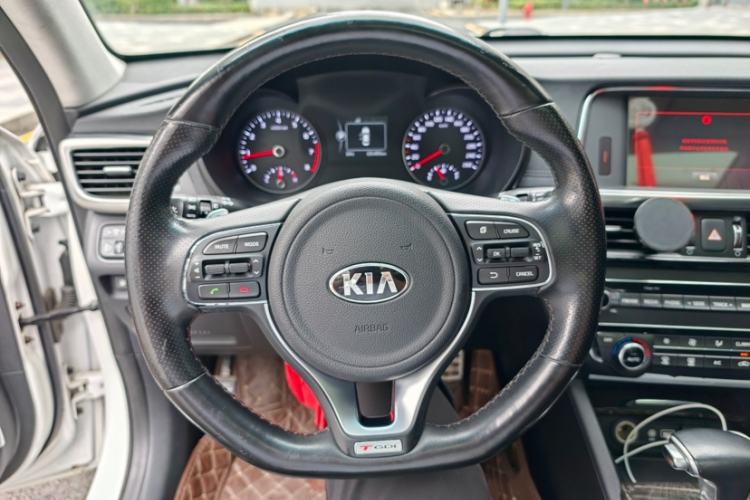 Used Kia K5 2016 1.6T Automatic LUX Interior 3