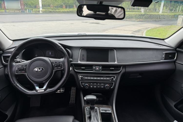 Used Kia K5 2016 1.6T Automatic LUX Interior 3