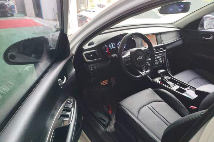 Used Kia K5 2016 1.6T Automatic LUX Interior 3