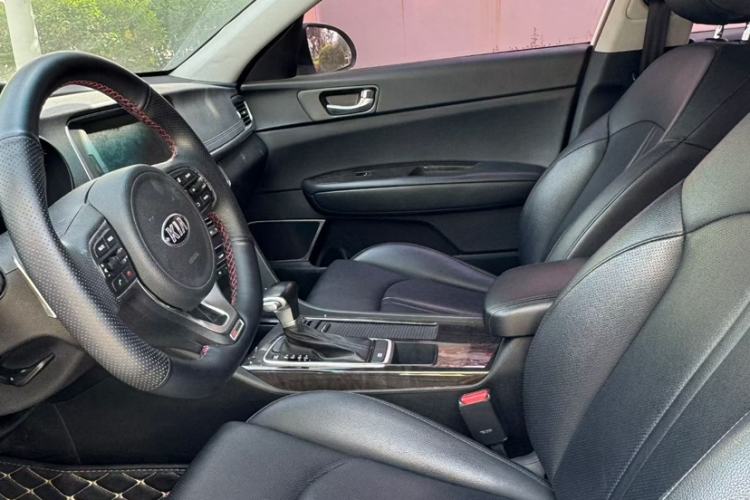 Used Kia K5 2016 1.6T Automatic LUX Interior 3