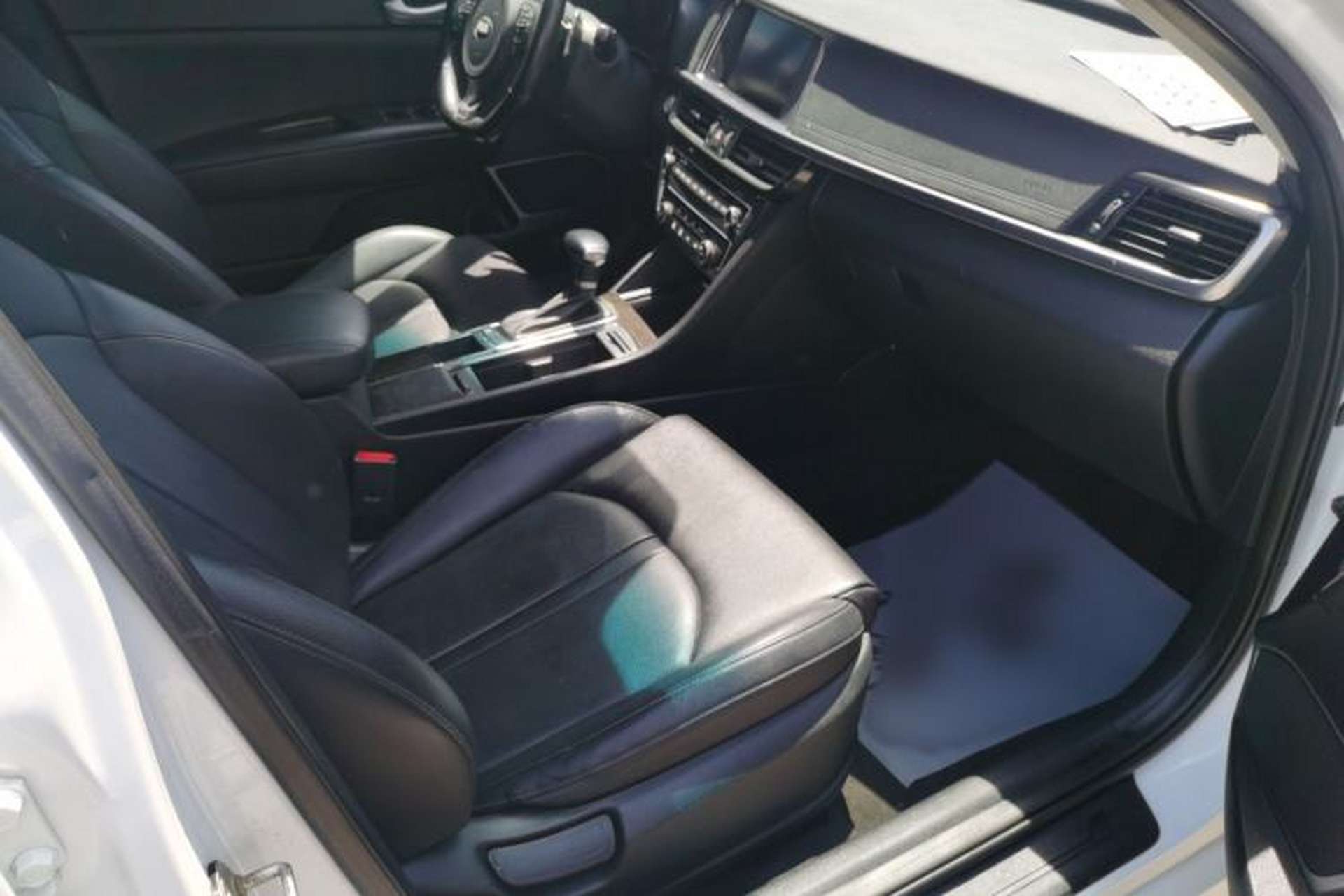Used Kia K5 2016 1.6T Automatic LUX Interior 4