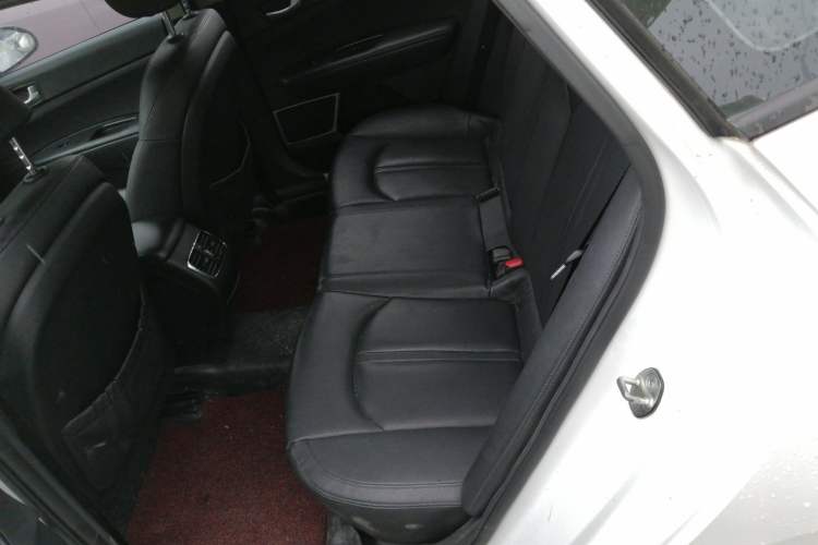 Used Kia K5 2016 1.6T Automatic LUX Interior 4