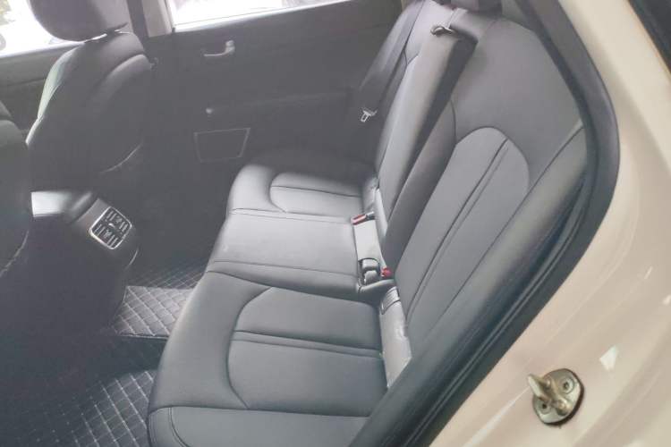 Used Kia K5 2016 1.6T Automatic LUX Interior 4