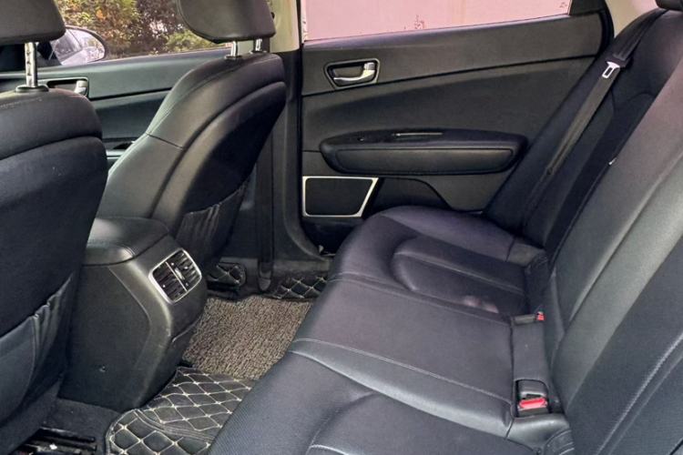 Used Kia K5 2016 1.6T Automatic LUX Interior 4