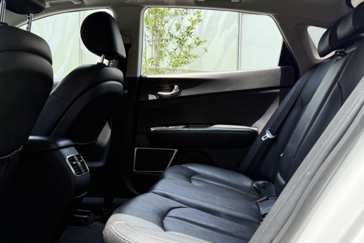 Used Kia K5 2016 1.6T Automatic LUX Interior 5