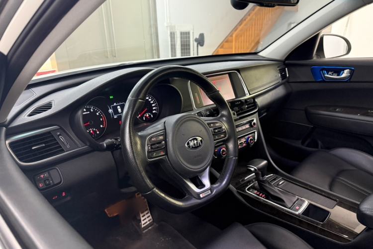 Used Kia K5 2016 1.6T Automatic LUX Interior 5