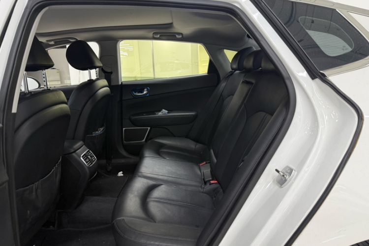 Used Kia K5 2016 1.6T Automatic LUX Interior 6