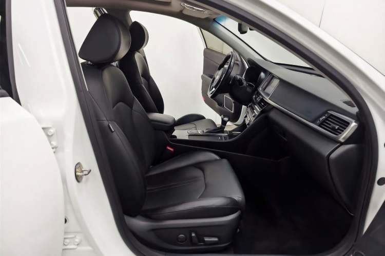 Used Kia K5 2016 1.6T Automatic PRM Interior 7