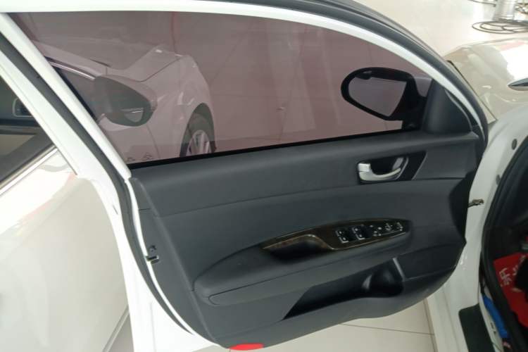 Used Kia K5 2016 2.0L Automatic GLS Left Front Door Interior