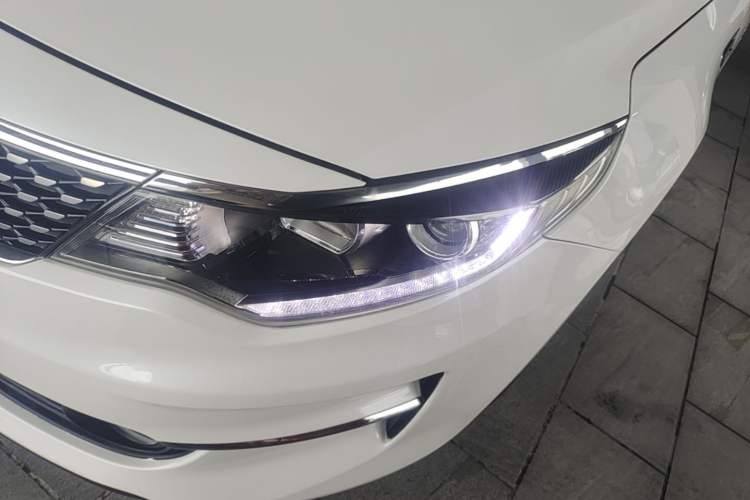 Used Kia K5 2016 2.0L Automatic LUX Left Front Headlight