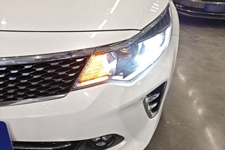 Used Kia K5 2016 1.6T Automatic LUX Left Front Headlight