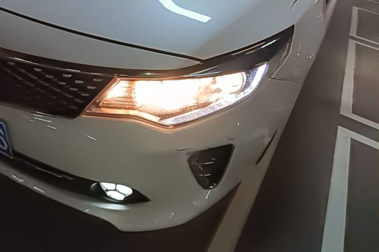 Used Kia K5 2016 1.6T Automatic LUX Left Front Headlight