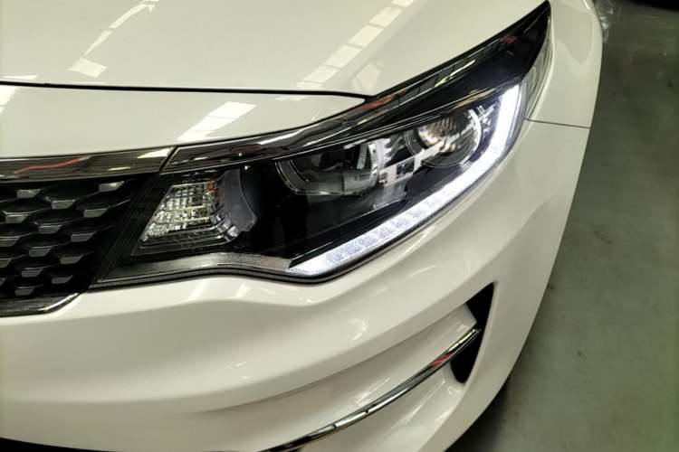 Used Kia K5 2016 2.0L Automatic LUX Left Front Headlight