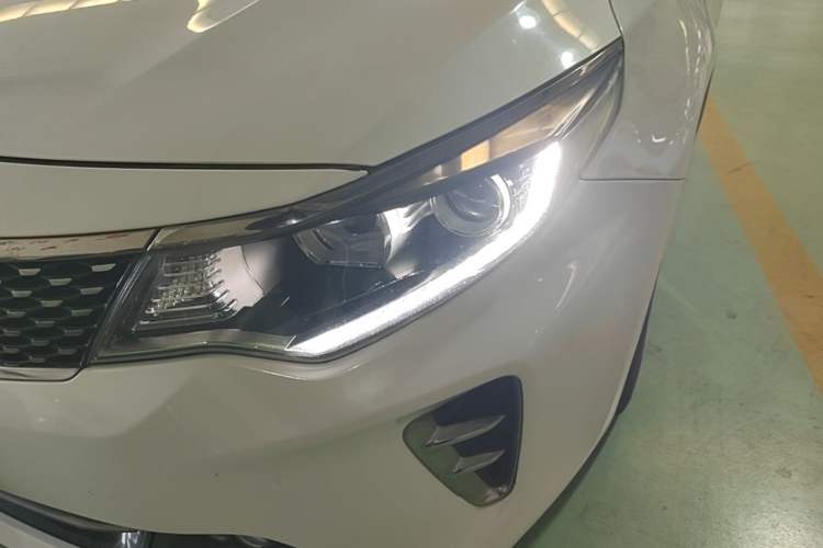 Used Kia K5 2016 1.6T Automatic LUX Left Front Headlight