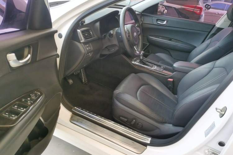 Used Kia K5 2016 2.0L Automatic LUX Left Front Seat