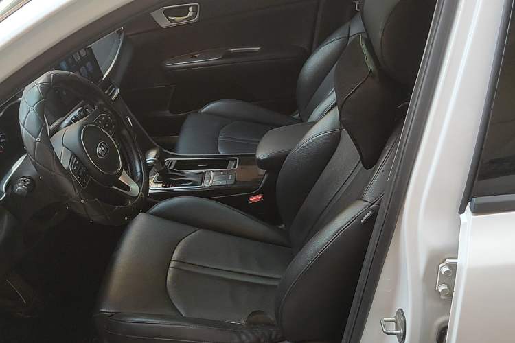 Used Kia K5 2016 2.0L Automatic LUX Left Front Seat