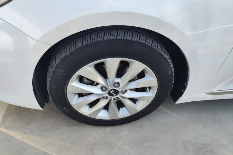 Used Kia K5 2016 1.6T Automatic LUX Left Front Wheel Hub